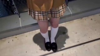 少女向她的新父母提供她的身体,以换取住宿的地方